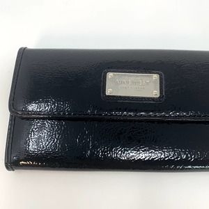 Nine West Black Faux Patent Leather Clutch Wristlet Wallet Chain‎ Strap